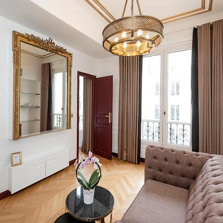 Champs Elysées - Lincoln Appartements Parigi Esterno foto